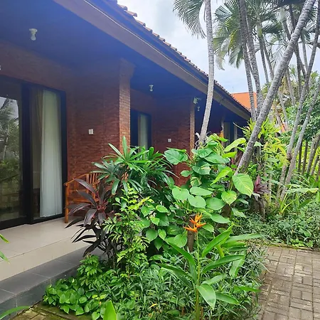 Adus Beach Inn